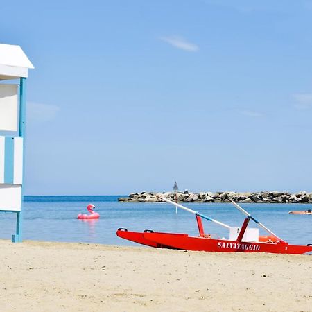 Hotel Universal بيلاريا-إيجيا مارينا المظهر الخارجي الصورة