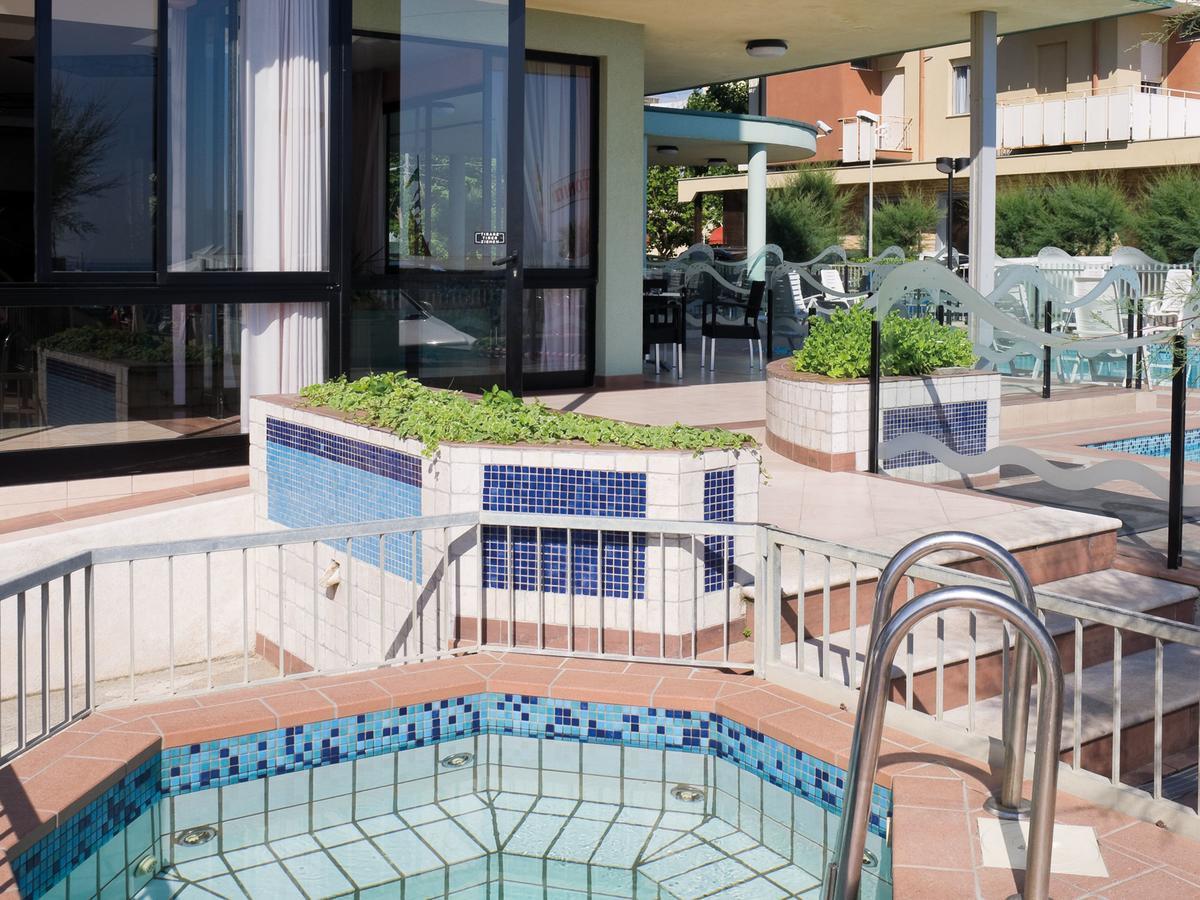 Hotel Universal بيلاريا-إيجيا مارينا المظهر الخارجي الصورة