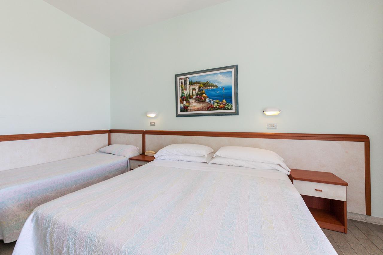 Hotel Universal بيلاريا-إيجيا مارينا المظهر الخارجي الصورة