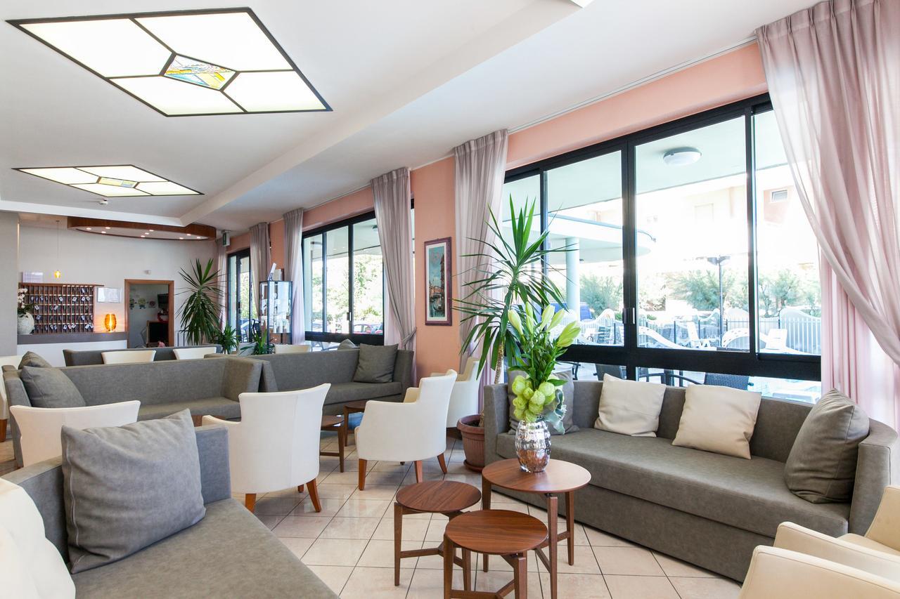 Hotel Universal بيلاريا-إيجيا مارينا المظهر الخارجي الصورة