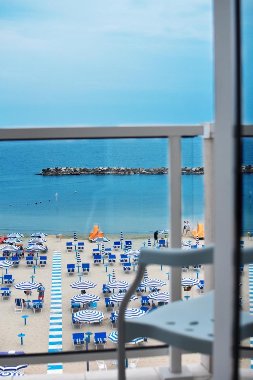 Hotel Universal بيلاريا-إيجيا مارينا المظهر الخارجي الصورة