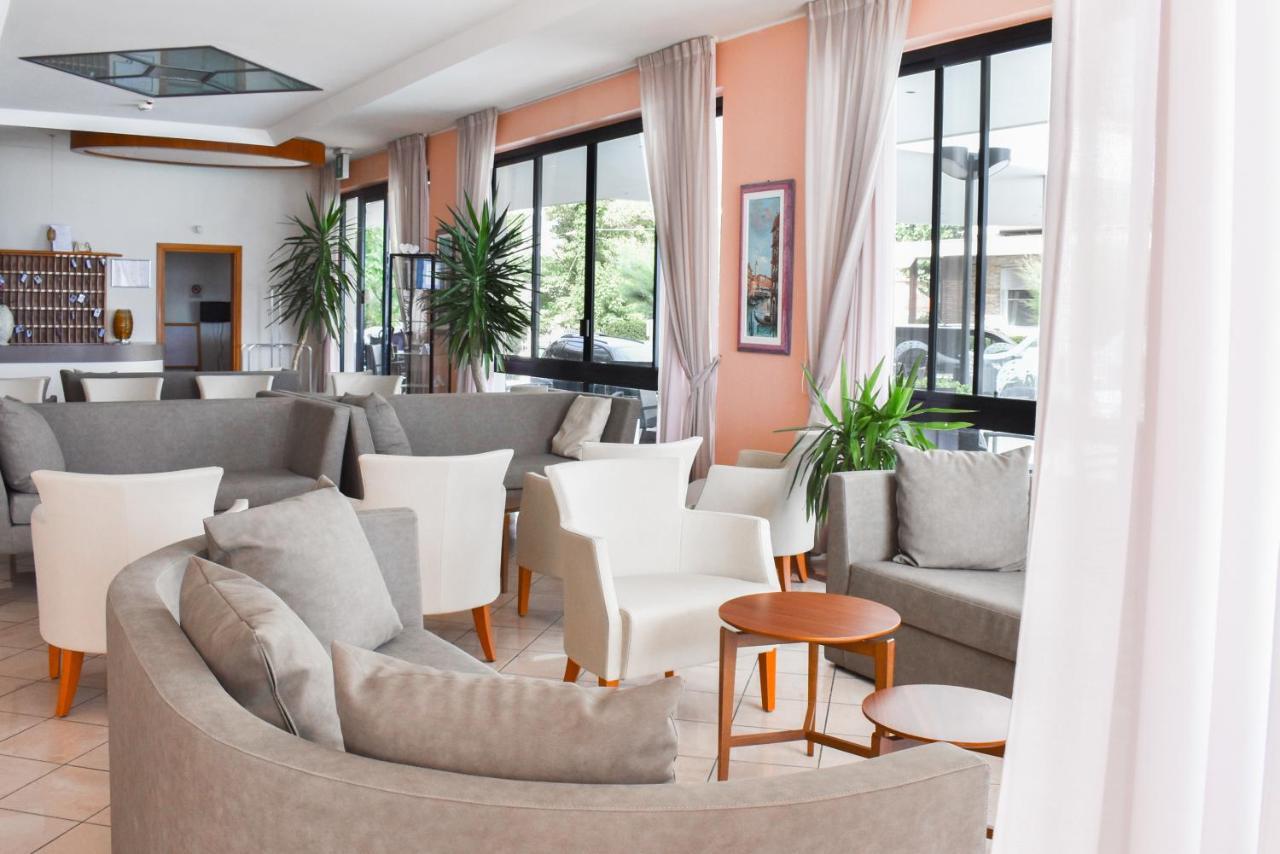 Hotel Universal بيلاريا-إيجيا مارينا المظهر الخارجي الصورة