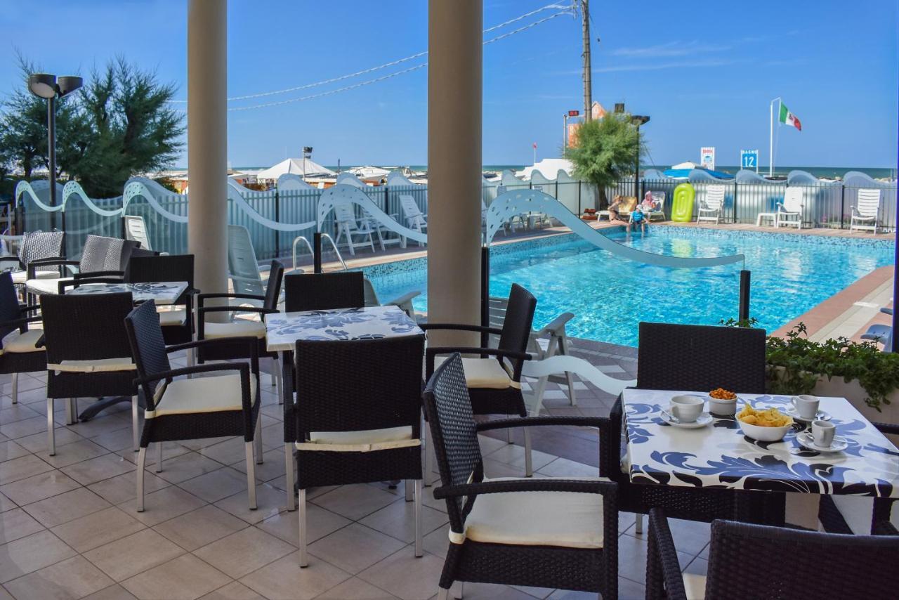 Hotel Universal بيلاريا-إيجيا مارينا المظهر الخارجي الصورة