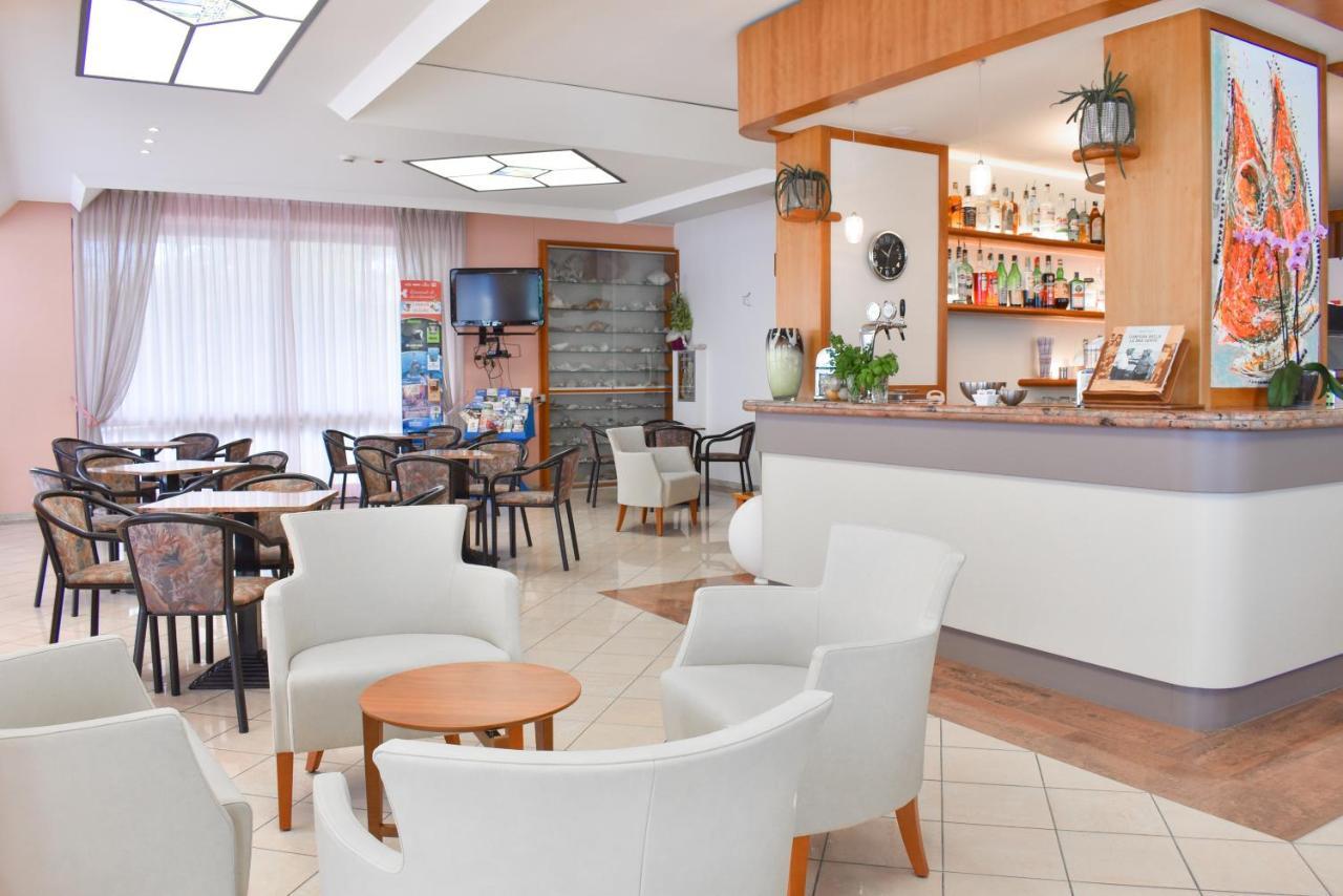 Hotel Universal بيلاريا-إيجيا مارينا المظهر الخارجي الصورة