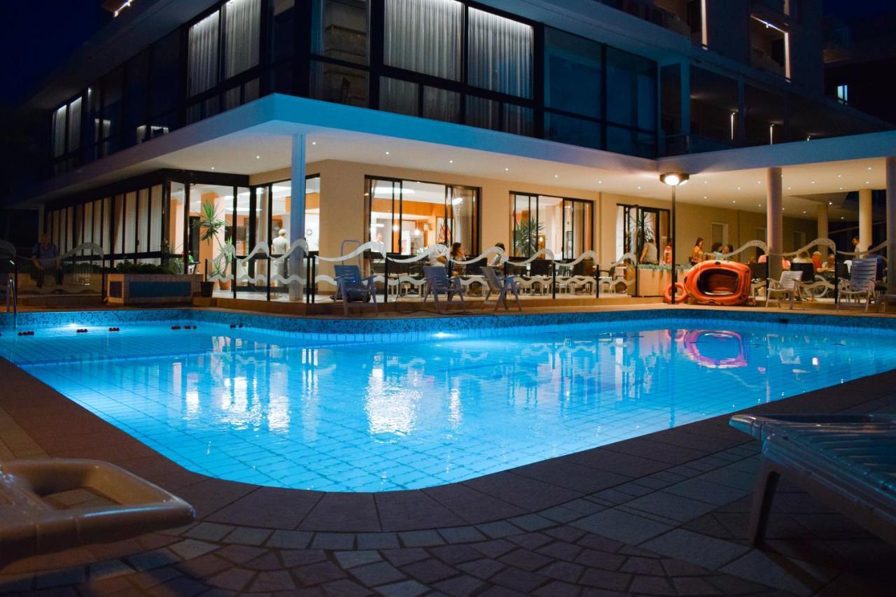 Hotel Universal بيلاريا-إيجيا مارينا المظهر الخارجي الصورة
